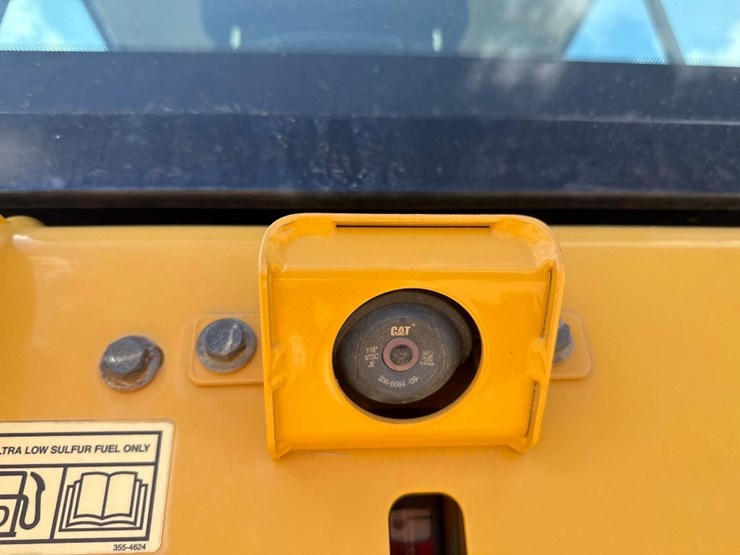 2019-caterpillar-d3k2-xl-image-18