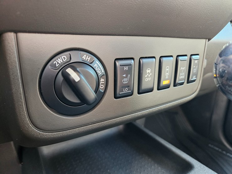 2016-nissan-frontier-image-46