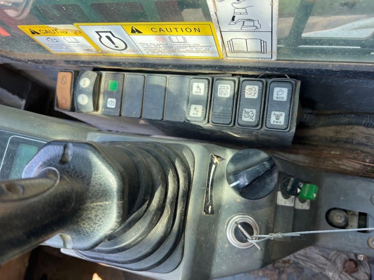 2019-takeuchi-tl8-image-27