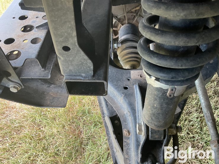 2021-john-deere-gator-image-17