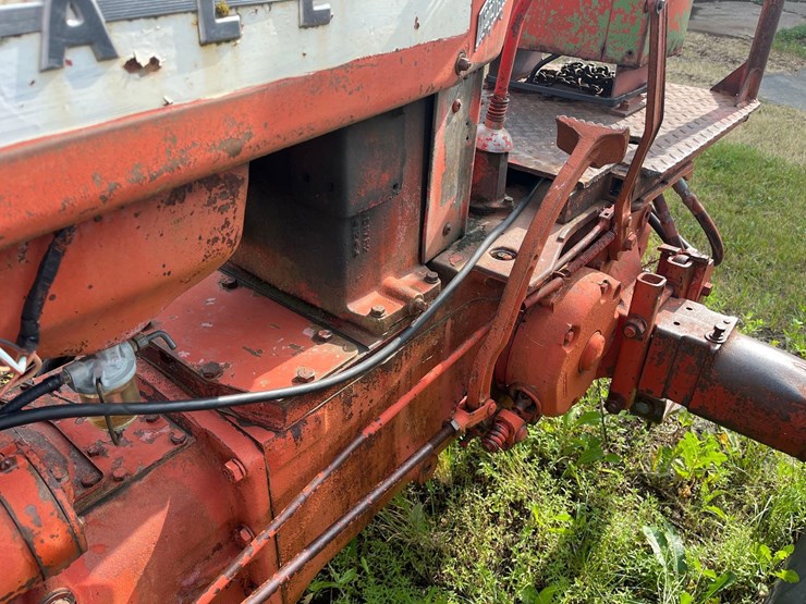 farmall-400-tractor-image-12