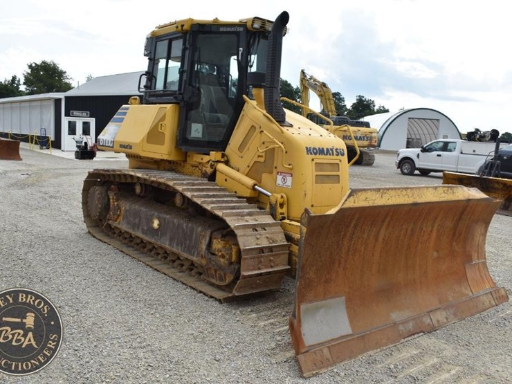 2015-komatsu-d61exi-23-image-18