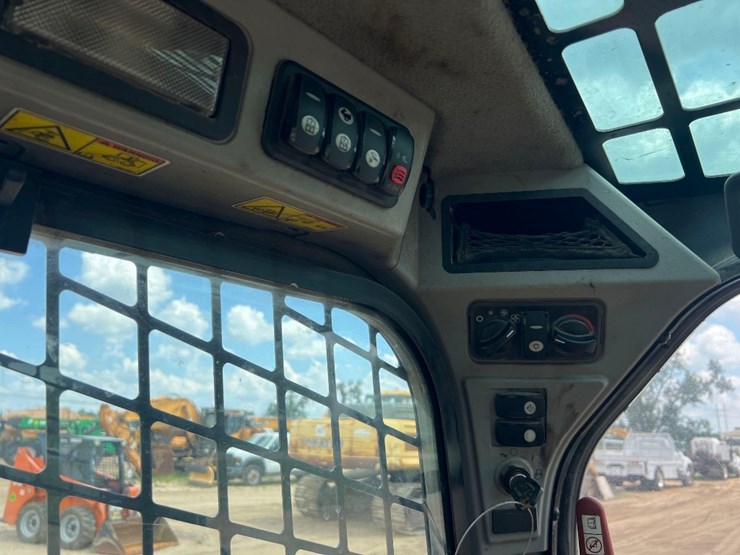 2016-caterpillar-262d-image-23