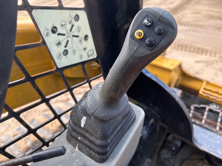2020-caterpillar-289d3-image-32
