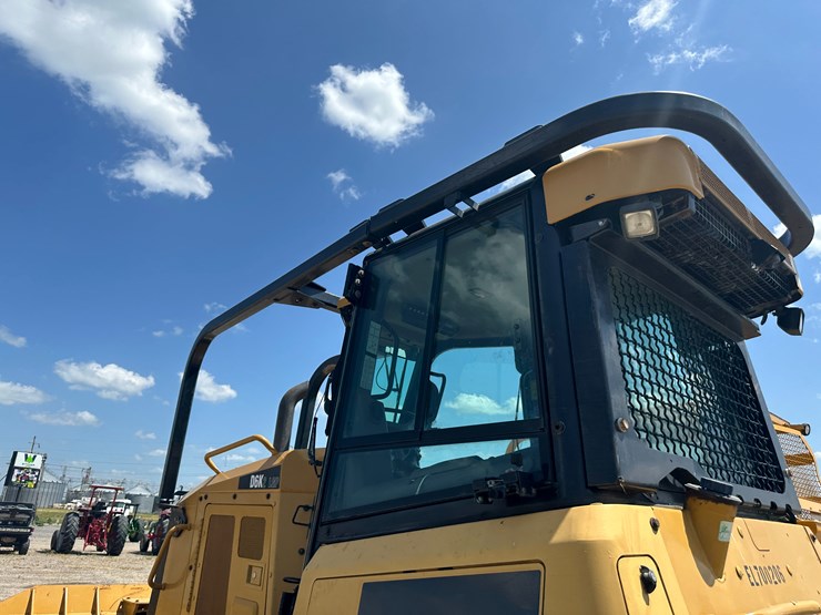 2017-caterpillar-d6k2-lgp-image-22