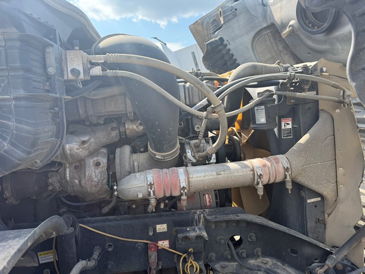 2014-freightliner-cascadia-125-image-59