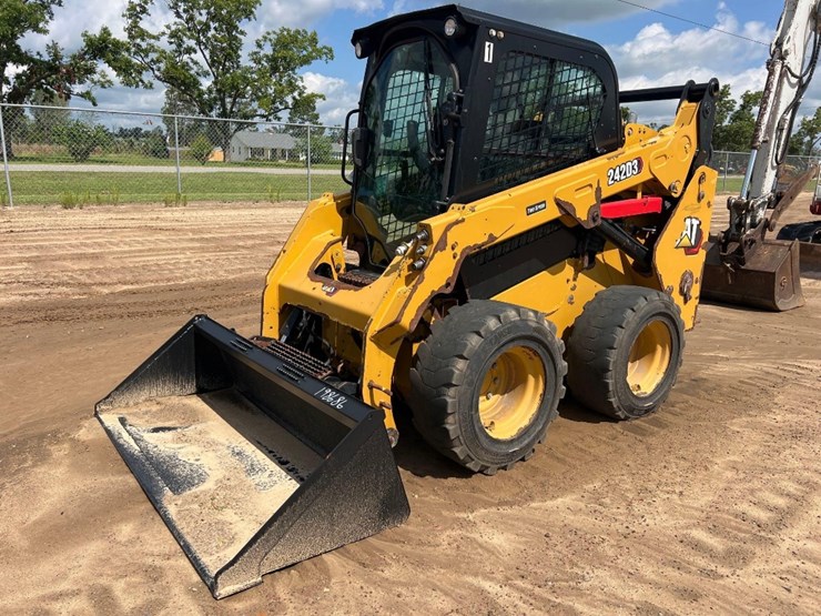 2020-caterpillar-242d3-image-8