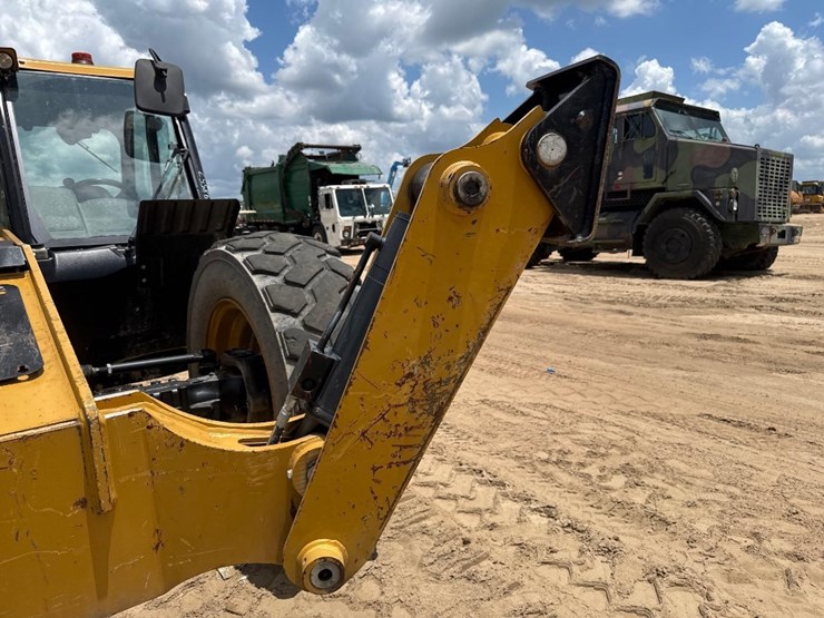 2020-caterpillar-tl1255d-image-11