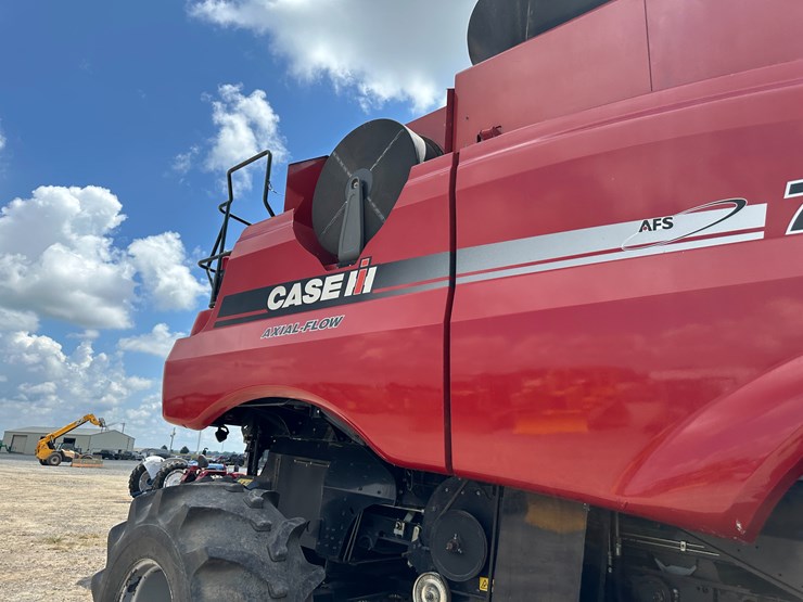 2012-case-ih-7230-image-39