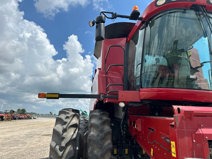 2012-case-ih-7230-image-34