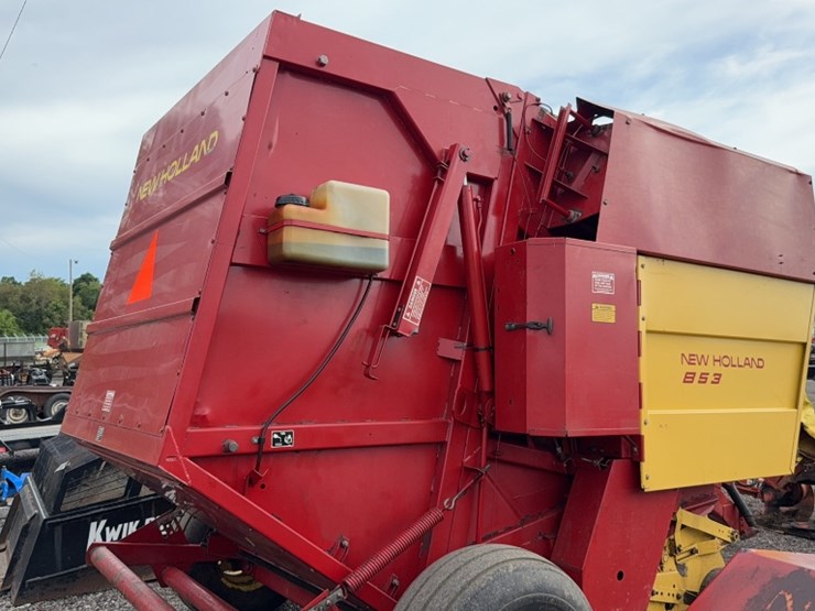 new-holland-853-image-5