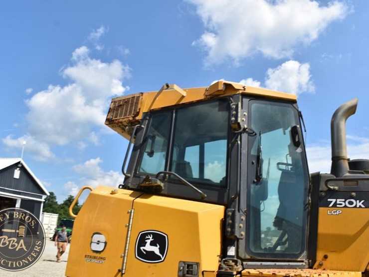 2019-deere-750k-lgp-image-27