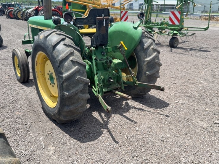 john-deere-820-image-12