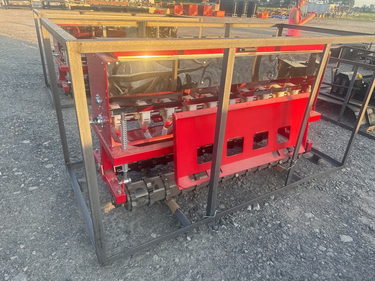 #2052-•-unused-cfg-stsd10-skid-steer-seeder-stsd1025052801dinv#:-25090-image-2