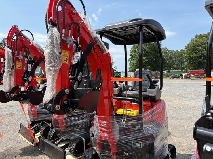 tpm-16-mini-excavator-image-1