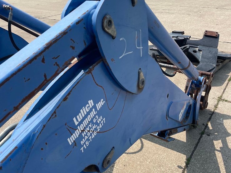 new-holland-72lb-image-15