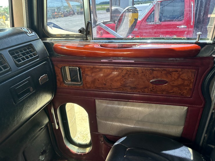 2003-peterbilt-379-image-86