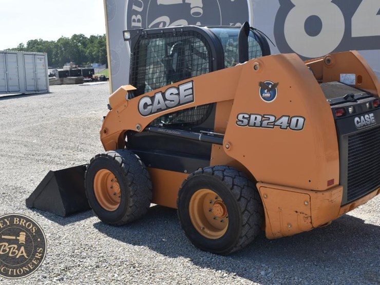 2016-case-sr240-image-12