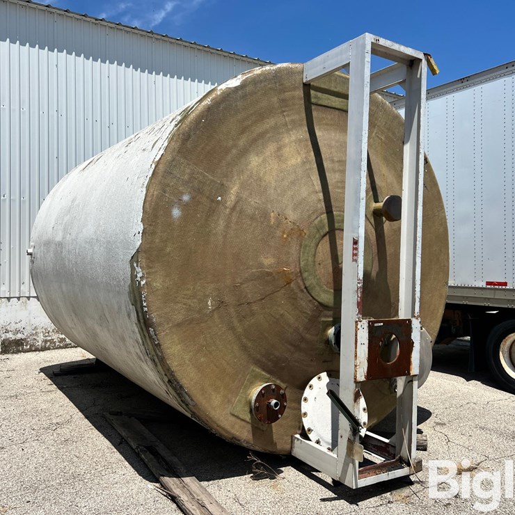 8,000-Gallon (Approx.) Fiberglass Liquid Feed Storage Tank