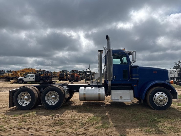 2011-peterbilt-367-image-5