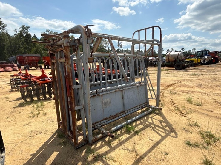 239---filson-headgate-cattle-squeeze-image-1