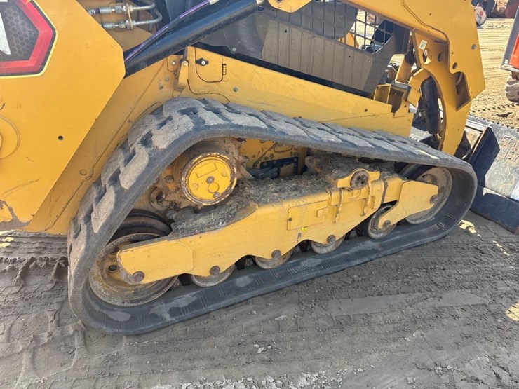 2021-caterpillar-259d3-image-16