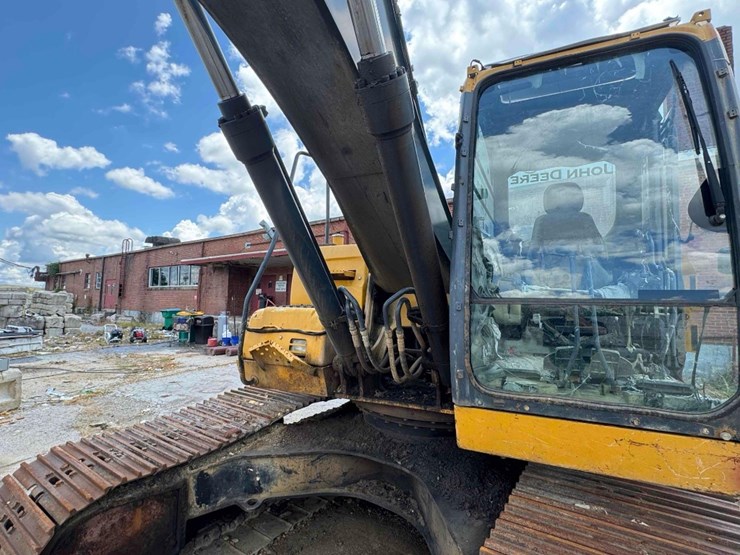2014-deere-210g-lc-image-31
