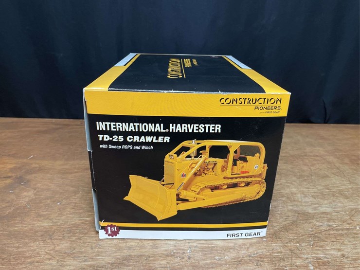 1/25-ih-td25-crawler-nib-1st-gear-image-13