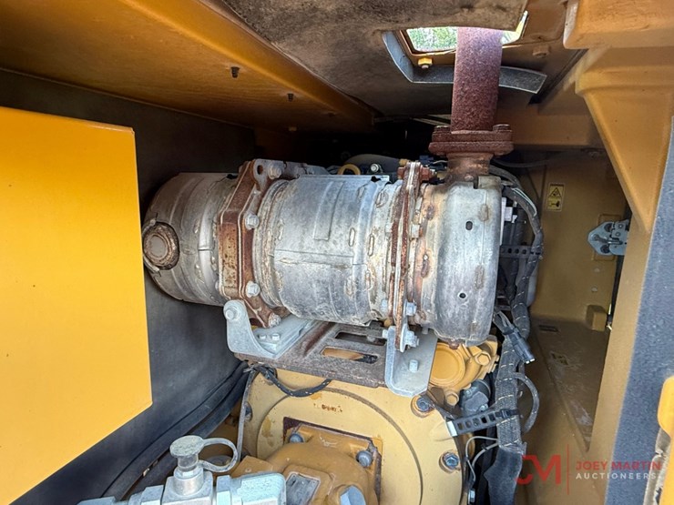 2019-caterpillar-310-image-26