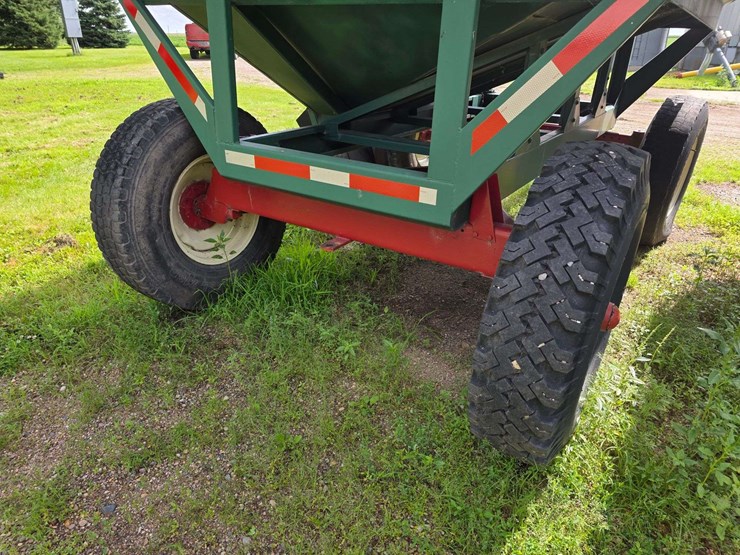 dakon-gravity-box-on-dakon-model-1212-running-gear,-extendable-hitch,-10.00-20-tires-on-8-bolt-rims,-image-13