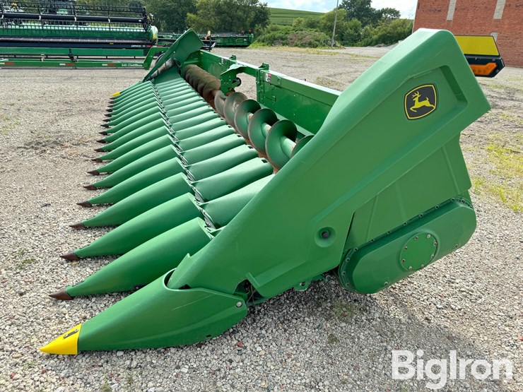 2021-john-deere-c18r-image-7