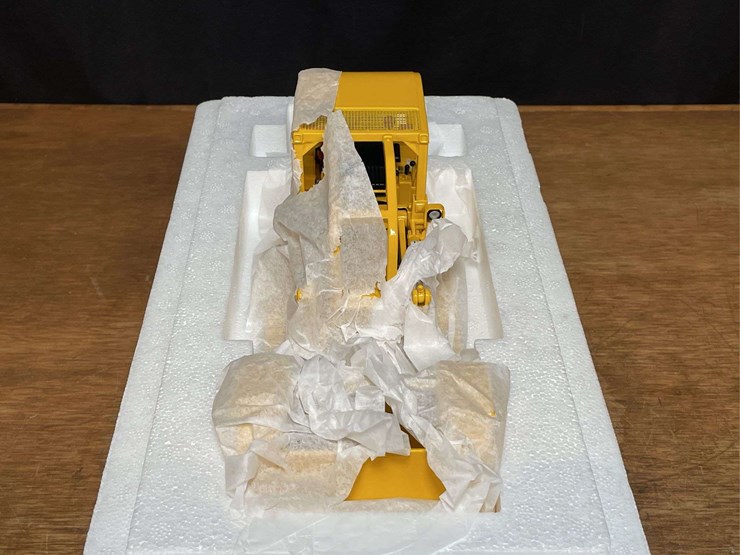 1/25-ih-175-crawler-dozer-nib-1st-gear-image-6