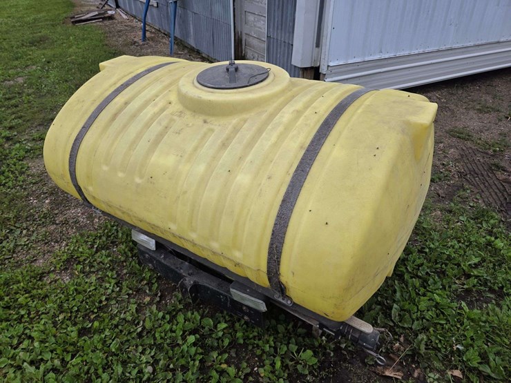 300-gallon-poly-tank-with-front-mount-saddle-with-brackets,-came-off-ih-7130-tractor-image-5