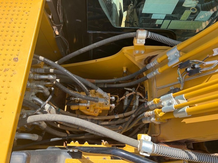 2021-caterpillar-317-image-17