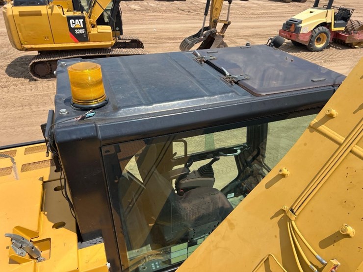 caterpillar-325fl-image-34