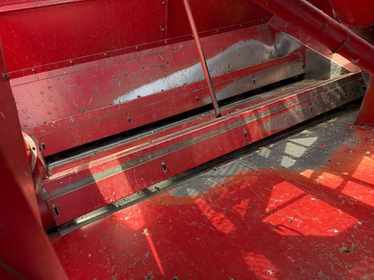 1990-case-ih-1680-image-29