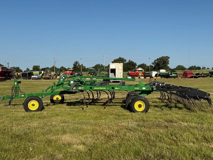 john-deere-2430-image-4