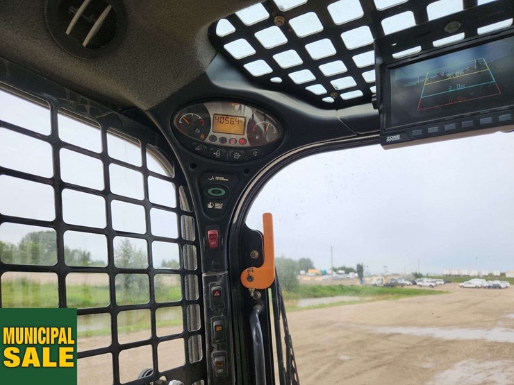 2014-bobcat-t750-image-18