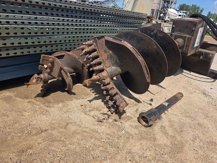 lowe-skid-loader-post-hole-auger,-24”-and-16”-bits-with-a-24”-extension,-flat-faced-couplers,-model:-image-4