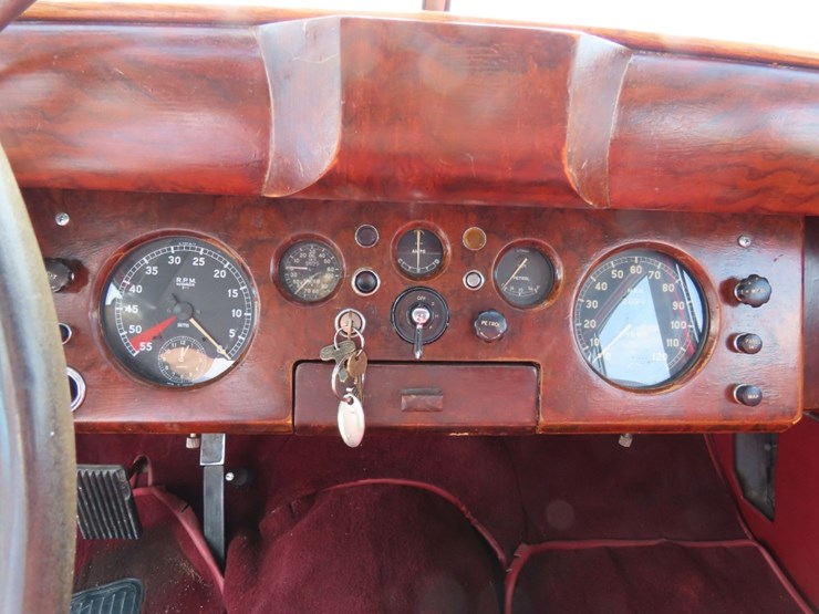 1960-jaguar-mark-ix-image-18