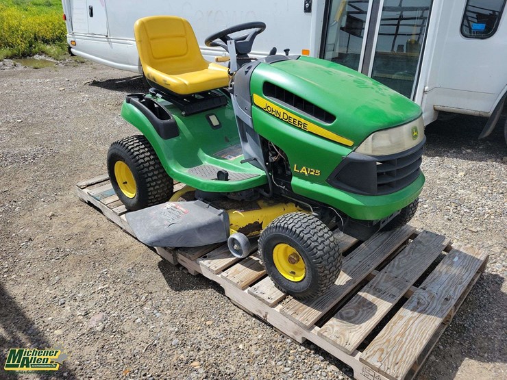 john-deere-la100-image-2