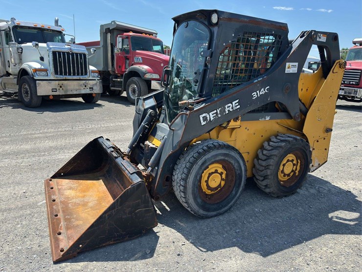 john-deere-314c-wheeled-skid-steer-image-1