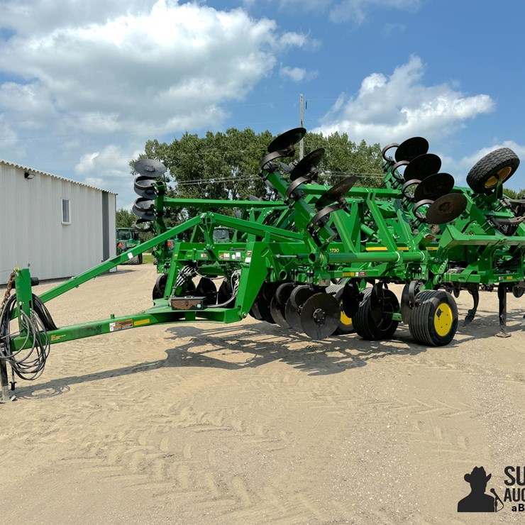 2017 JOHN DEERE 2730