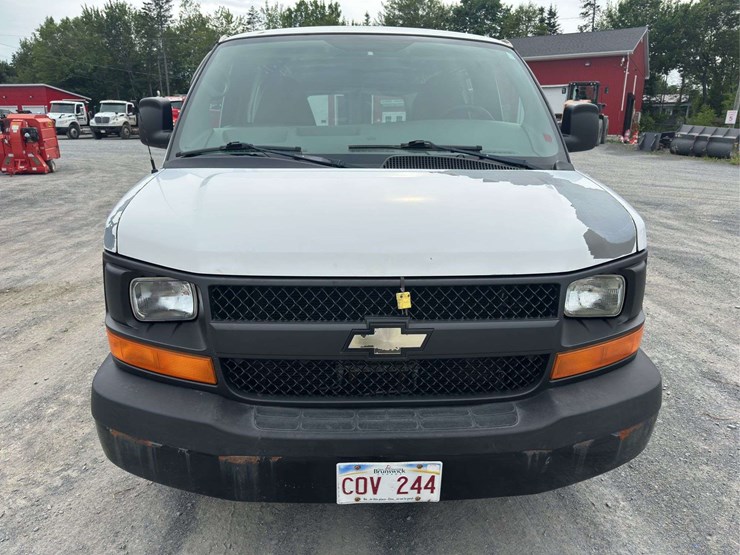 2010-chevrolet-express-2500-image-7