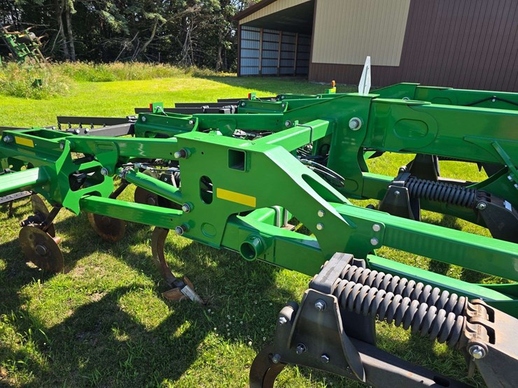 2016-john-deere-18-image-61