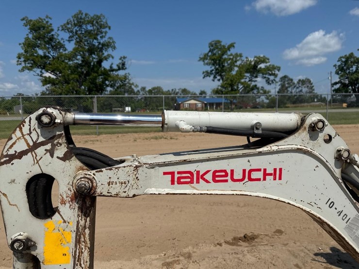 takeuchi-tb210r-image-17