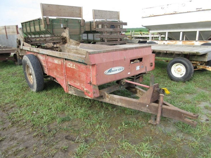 new-idea-manure-spreader-image-2