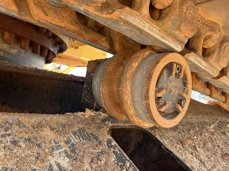 2022-caterpillar-335-image-17