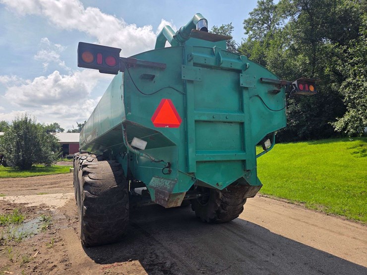 houle-7300-gallon-manure-tank,-3-axle,-front-and-back-axles-steer,-725/65-26-tires,-was-used-in-spri-image-19