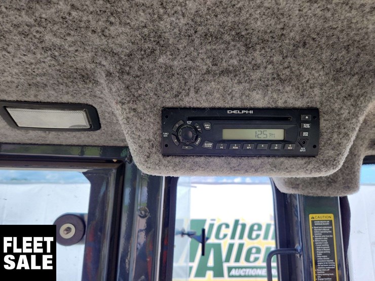 2013-deere-410k-image-11